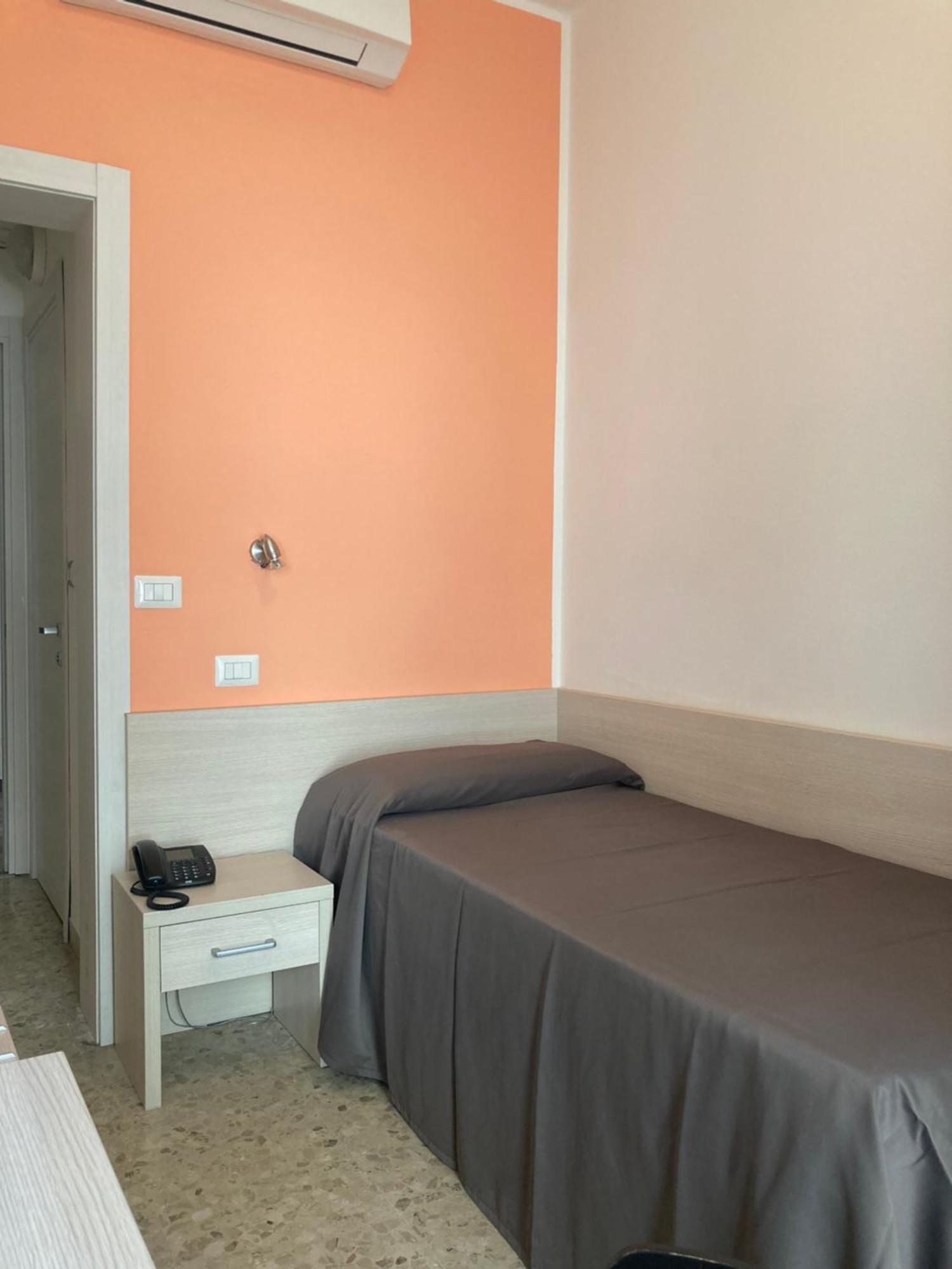 Hotel Villa Trieste Sirmione Room photo