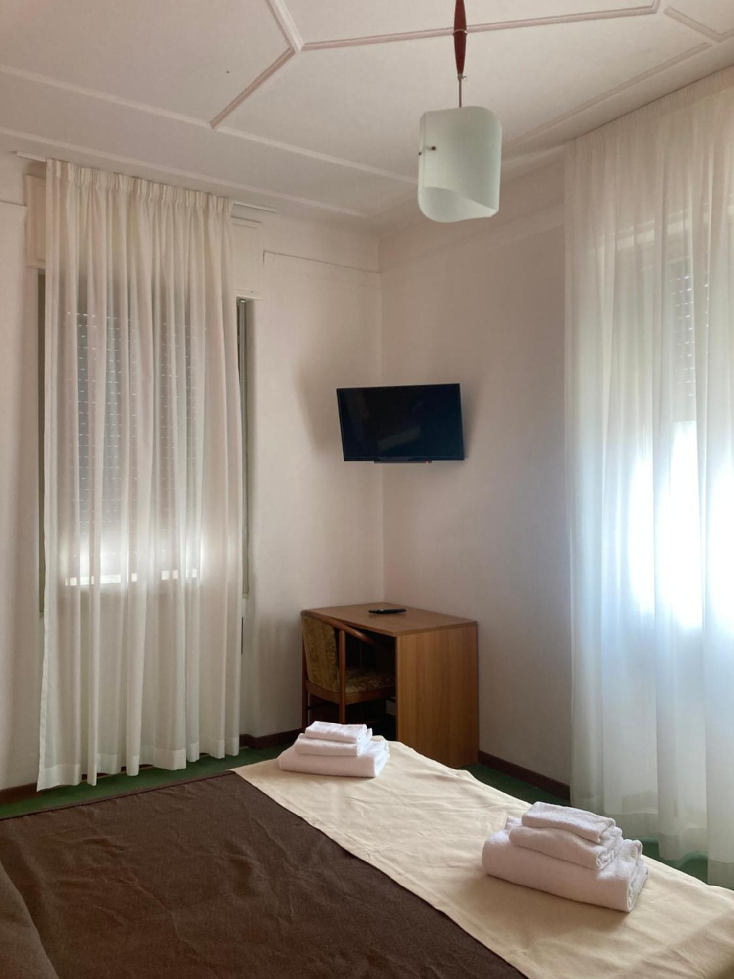 Hotel Villa Trieste Sirmione Room photo