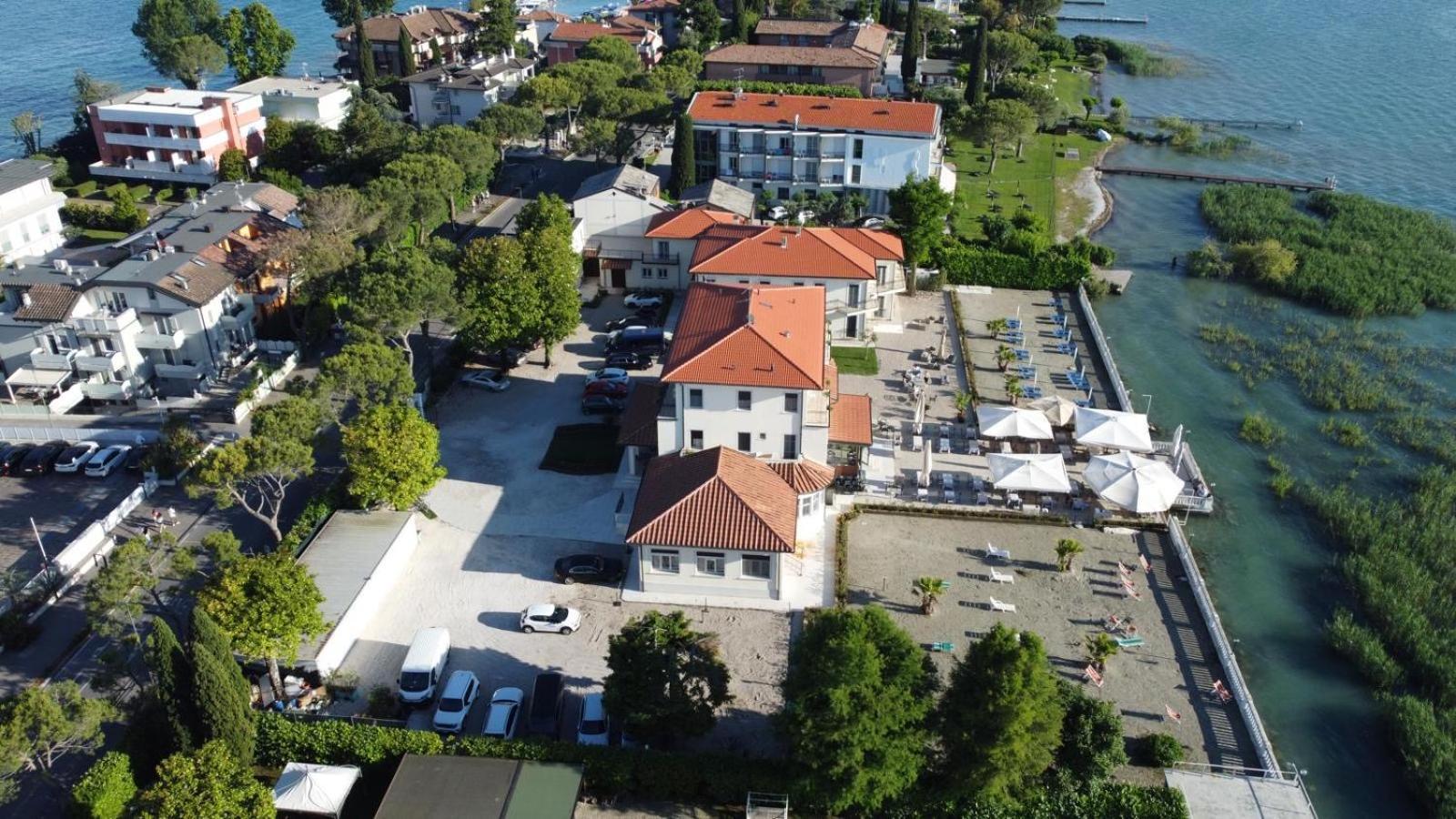 Hotel Villa Trieste Sirmione Exterior photo