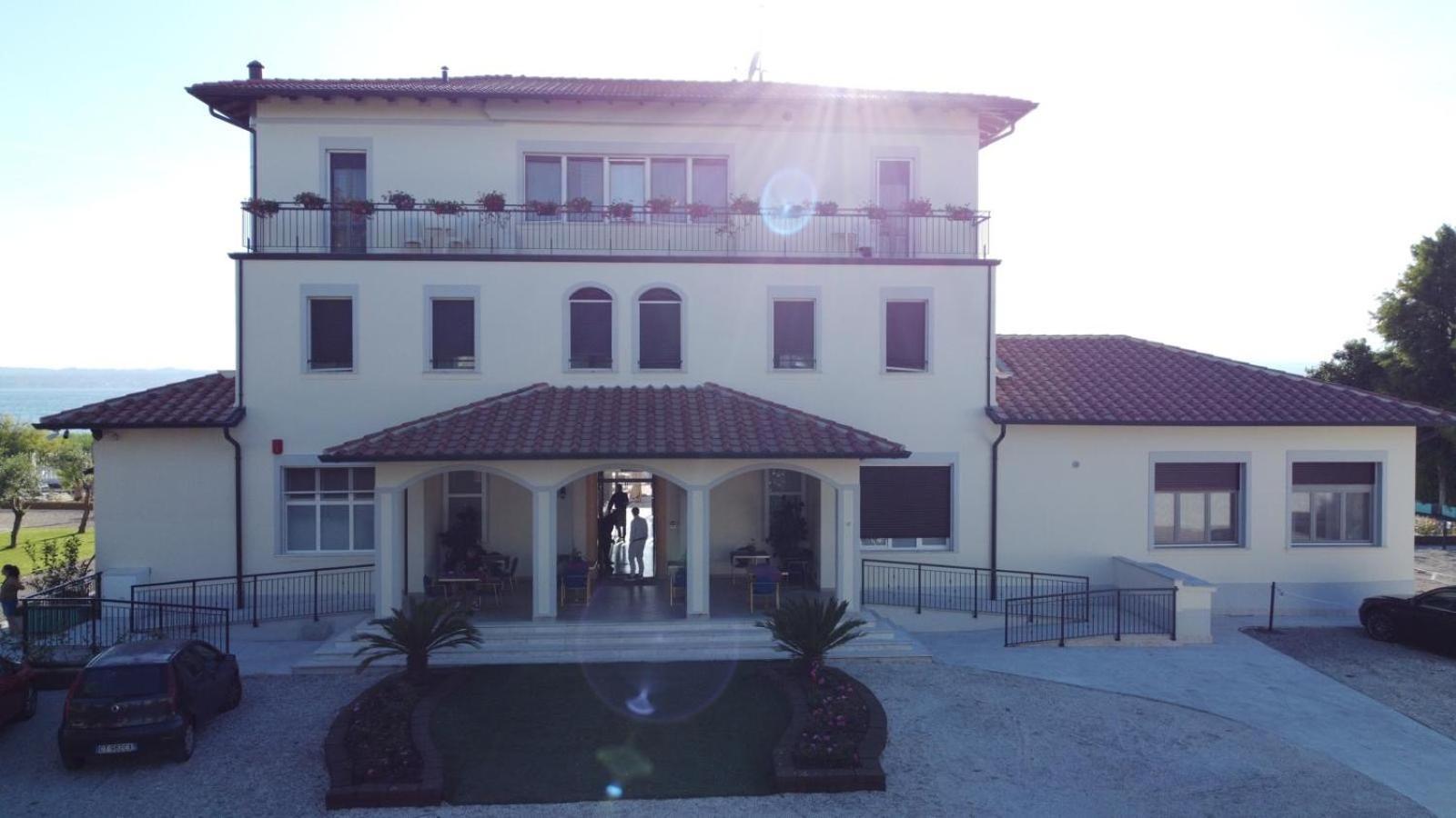 Hotel Villa Trieste Sirmione Exterior photo